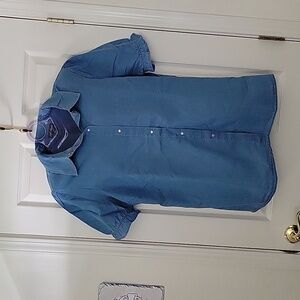 Cute, short sleeve denim blouse.